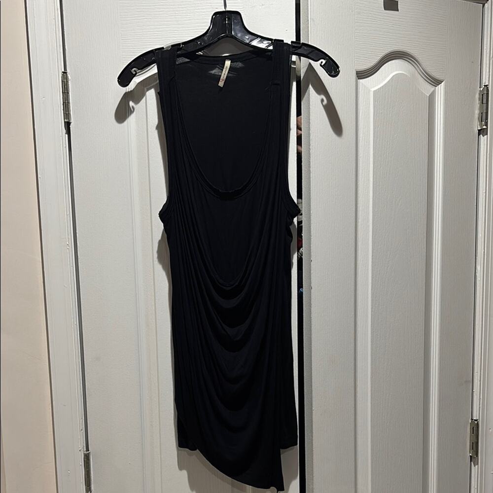 Olivia Moon L Black Sleeveless Drape Top nwot great over leggings or slim capris